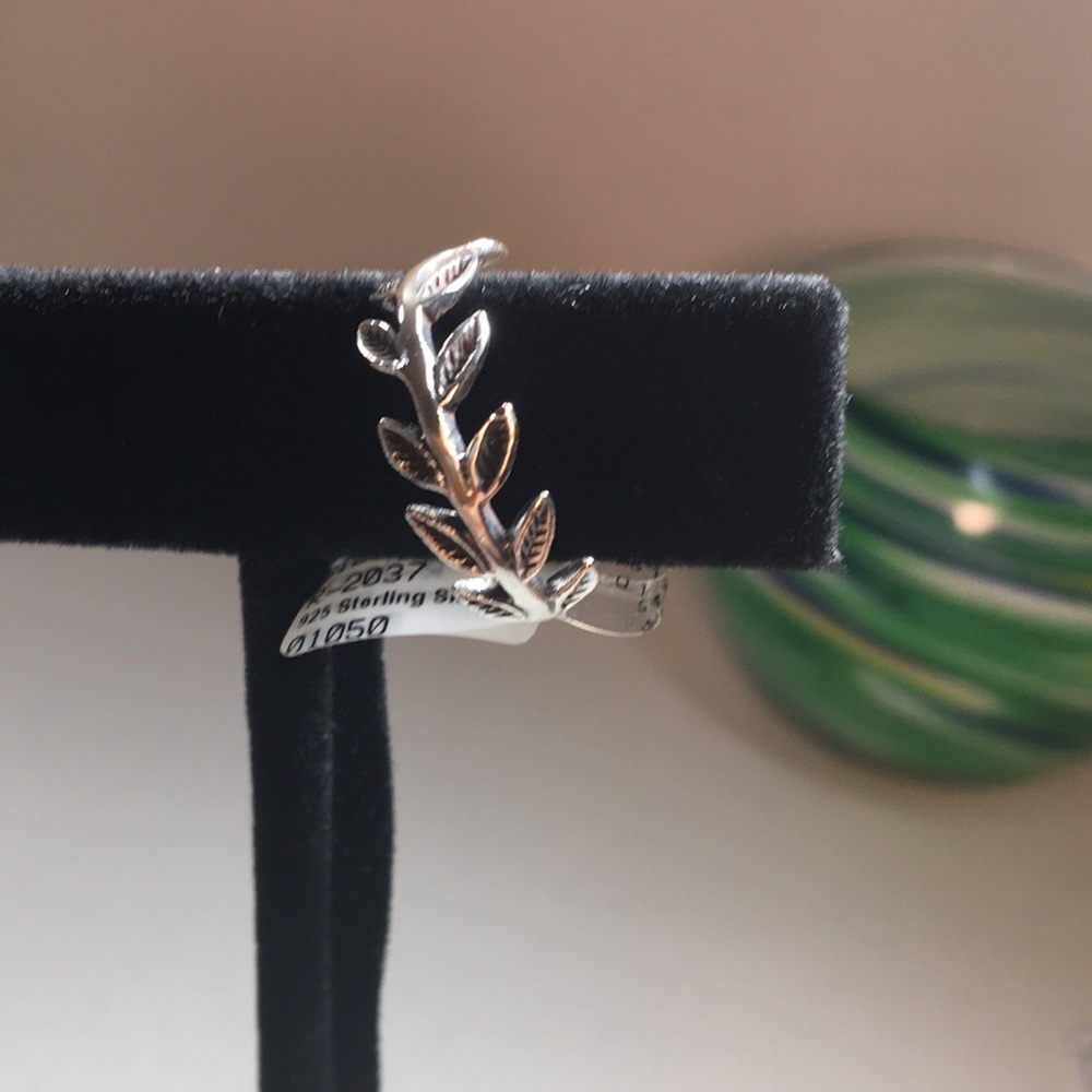 Sterling Silver Laurel Wreath Ring - Picture 5 of 7